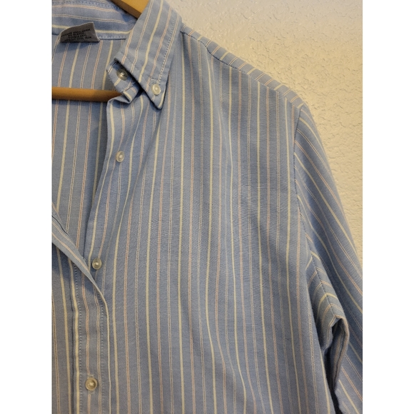 VNT womens button down striped blue Size 15/16 fits like a medium - Picture 6 of 6